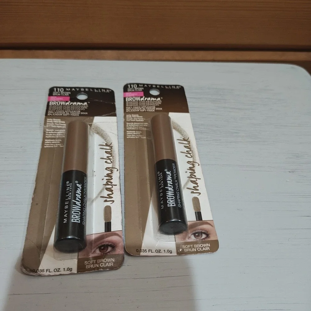 1x Maybelline Brow Drama Shaping Chalk Powder, 110‎ Soft Brown (0.035 fl oz)